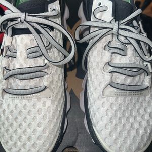 Under Armour Black/White Sneakers